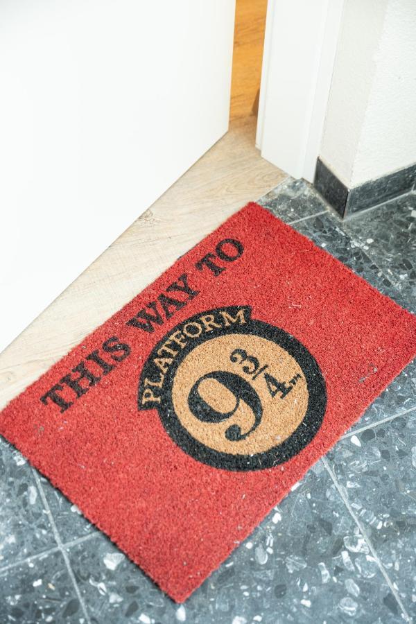 - Magical Harry Potter Apartment In Duisburg - 2 Mins Central Station Hbf - Kingsize Bed & Netflix - Dış mekan fotoğraf